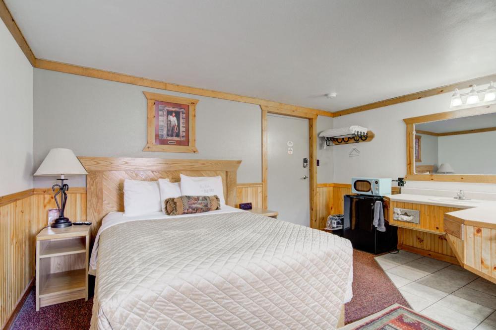 Superior Queen Room interior