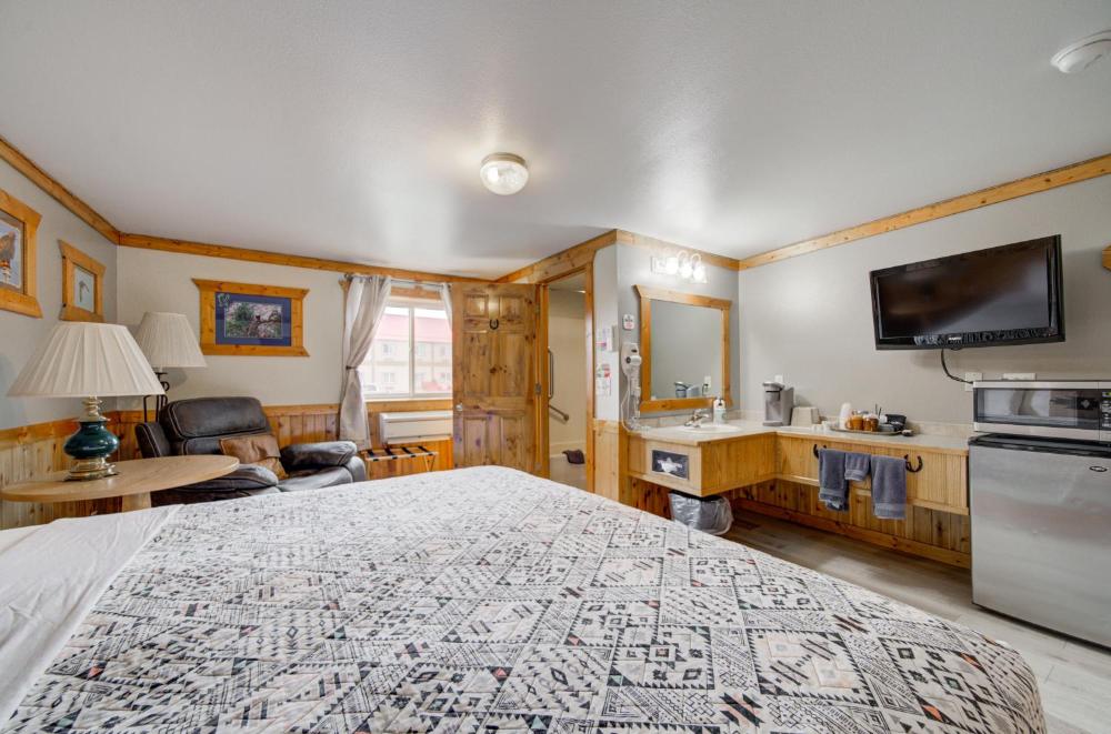 Superior King Room interior